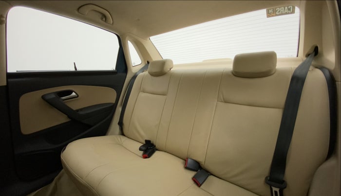 2017 Volkswagen Ameo HIGHLINE PLUS 1.5L AT 16 ALLOY, Diesel, Automatic, 49,028 km, Right Side Rear Door Cabin