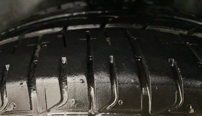 2017 Volkswagen Ameo HIGHLINE PLUS 1.5L AT 16 ALLOY, Diesel, Automatic, 49,028 km, Left Rear Tyre Tread