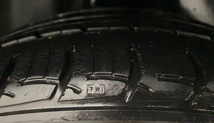 2017 Volkswagen Ameo HIGHLINE PLUS 1.5L AT 16 ALLOY, Diesel, Automatic, 49,028 km, Right Rear Tyre Tread