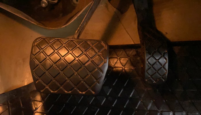 2017 Volkswagen Ameo HIGHLINE PLUS 1.5L AT 16 ALLOY, Diesel, Automatic, 49,028 km, Pedals