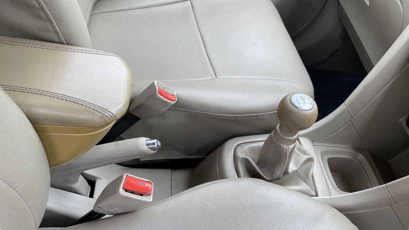2016 Maruti Ertiga VXI, Petrol, Manual, 60,501 km, Gear Lever