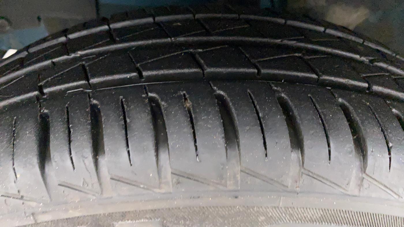 2022 Renault Kwid CLIMBER 1.0 AT, Petrol, Automatic, 9,828 km, Left Front Tyre Tread