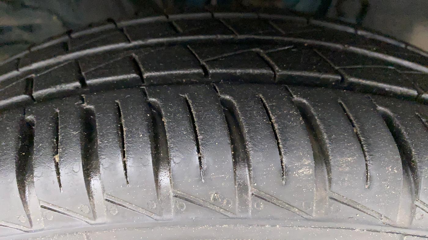 2022 Renault Kwid CLIMBER 1.0 AT, Petrol, Automatic, 9,828 km, Right Rear Tyre Tread