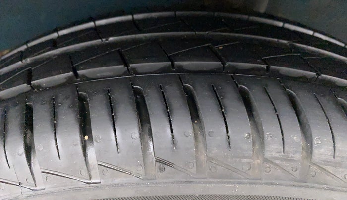 2022 Renault Kwid CLIMBER 1.0 AT, Petrol, Automatic, 9,828 km, Left Rear Tyre Tread