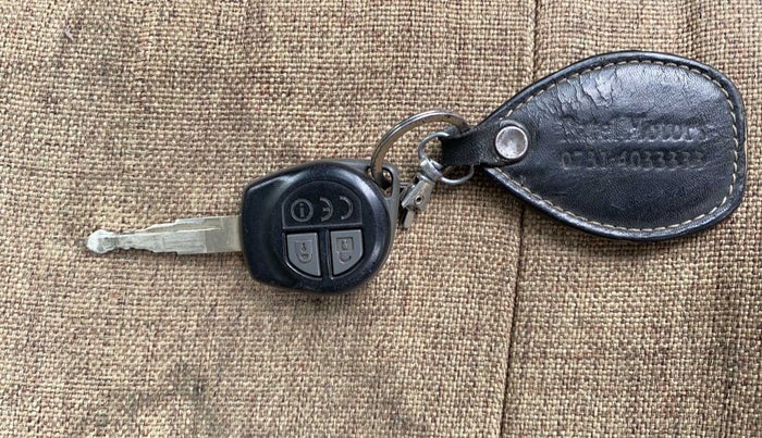 2018 Maruti Dzire VDI, Diesel, Manual, 72,038 km, Key Close Up