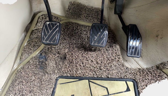 2018 Maruti Dzire VDI, Diesel, Manual, 72,038 km, Pedals