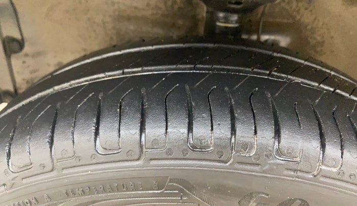 2015 Maruti Wagon R 1.0 VXI, Petrol, Manual, 67,427 km, Left Front Tyre Tread