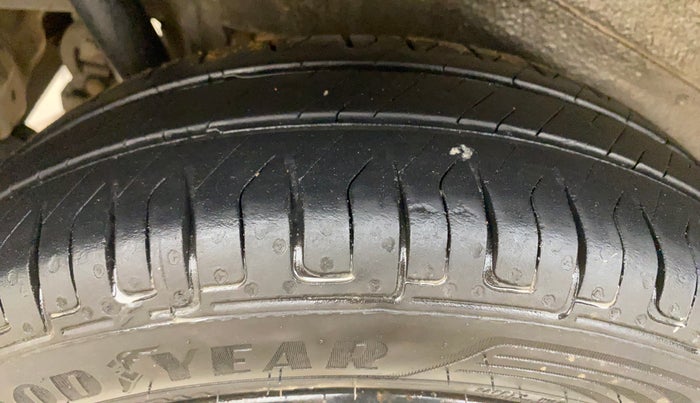 2015 Maruti Wagon R 1.0 VXI, Petrol, Manual, 67,427 km, Right Rear Tyre Tread