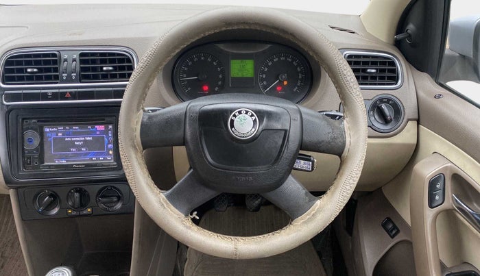 2012 Skoda Rapid AMBITION 1.6 TDI CR MT, Diesel, Manual, 1,00,635 km, Steering Wheel Close Up
