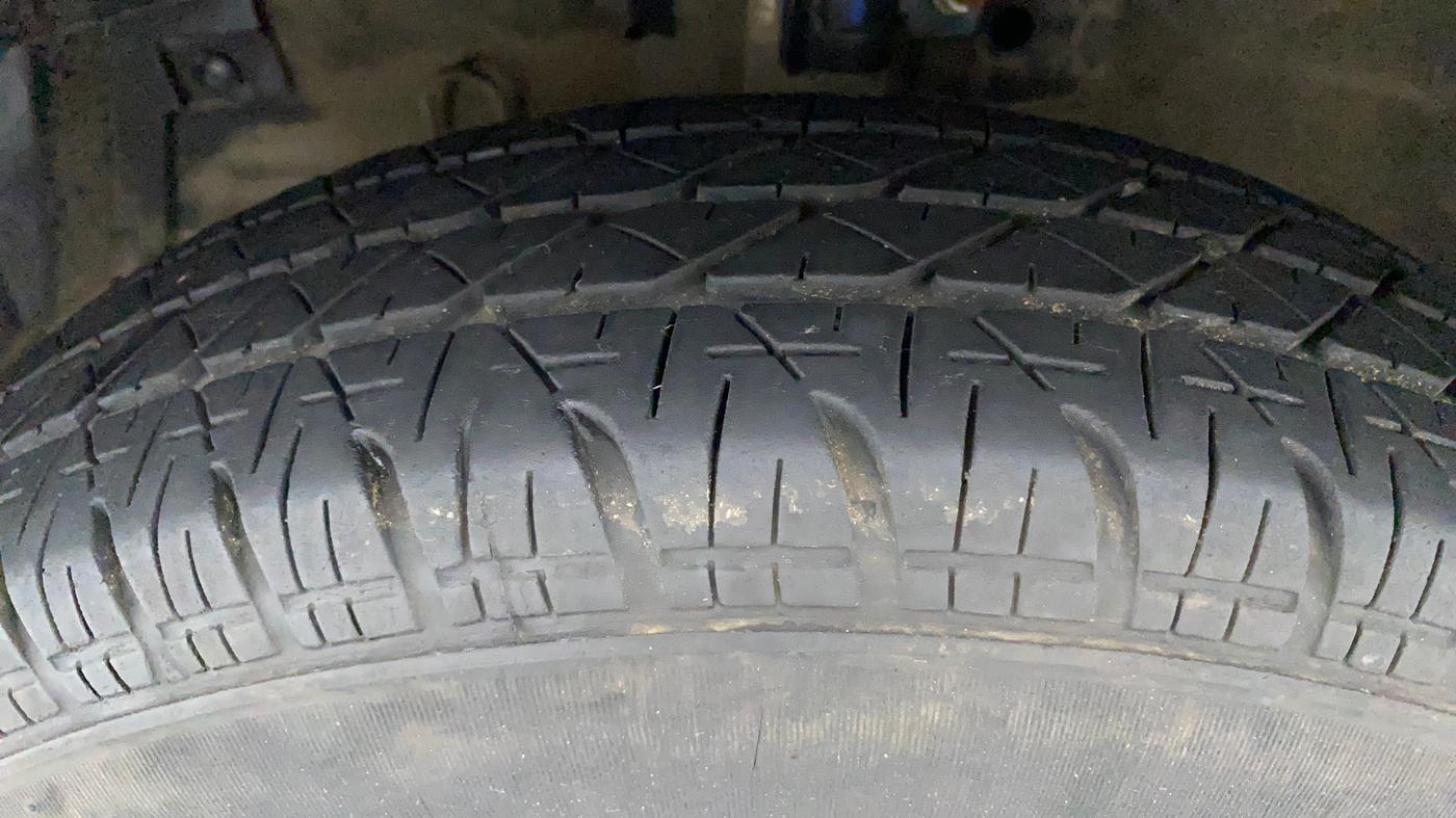 2016 Maruti Swift Dzire VXI, Petrol, Manual, 96,764 km, Left Front Tyre Tread