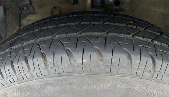 2016 Maruti Swift Dzire VXI, Petrol, Manual, 96,764 km, Left Front Tyre Tread