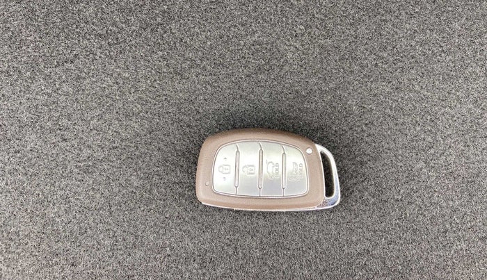2022 Hyundai NEW I20 ASTA (O) 1.0 TURBO GDI DCT, Petrol, Automatic, 16,075 km, Key Close Up