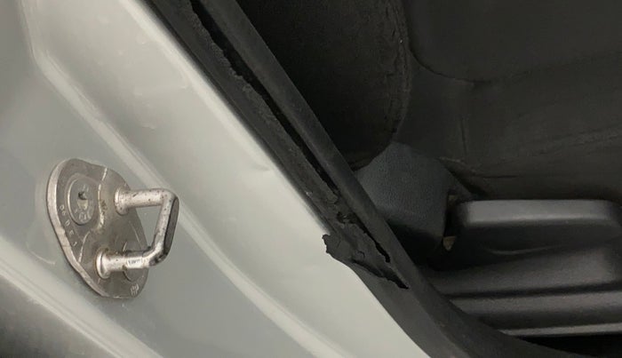 2019 Renault Kwid RXT 1.0 (O), Petrol, Manual, 55,591 km, Driver-side door - Beading has minor damage