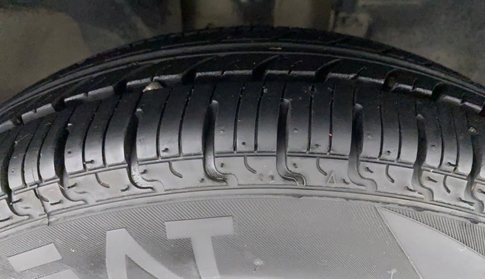 2019 Renault Kwid RXT 1.0 (O), Petrol, Manual, 55,591 km, Right Front Tyre Tread