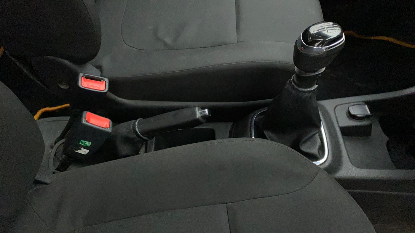 2019 Renault Kwid RXT 1.0 (O), Petrol, Manual, 55,591 km, Gear Lever