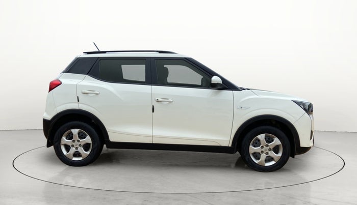 2022 Mahindra XUV300 W6 1.2 PETROL, Petrol, Manual, 19,148 km, Right Side View