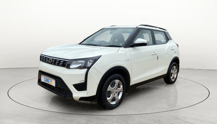 2022 Mahindra XUV300 W6 1.2 PETROL, Petrol, Manual, 19,148 km, Left Front Diagonal