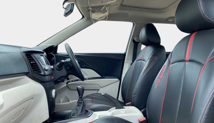 2022 Mahindra XUV300 W6 1.2 PETROL, Petrol, Manual, 19,148 km, Right Side Front Door Cabin