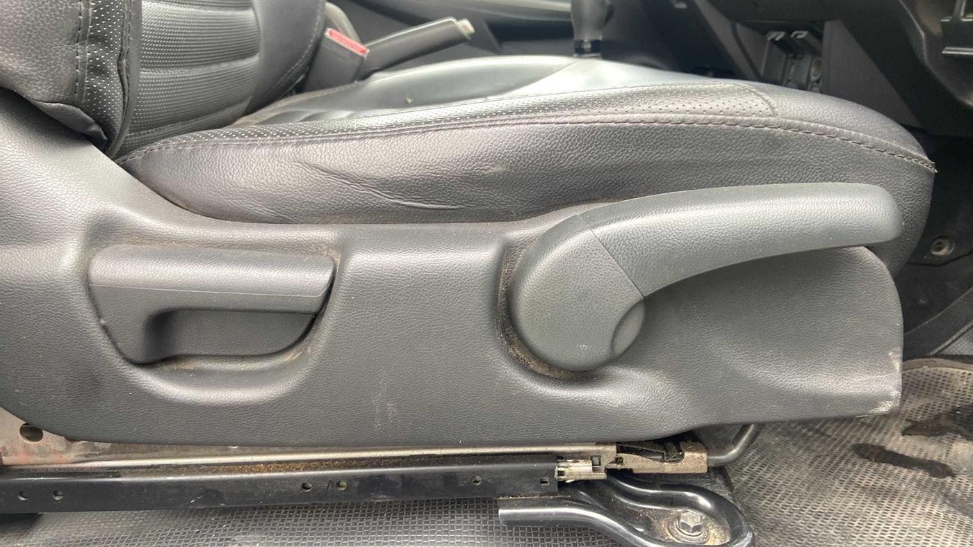 2017 Honda WR-V 1.5L I-DTEC VX MT, Diesel, Manual, 47,330 km, Driver Side Adjustment Panel