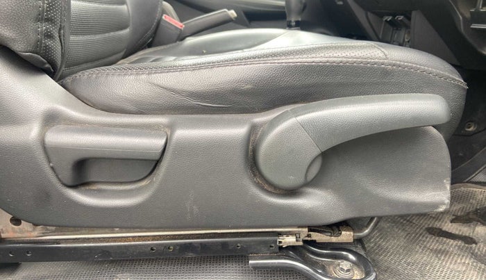 2017 Honda WR-V 1.5L I-DTEC VX MT, Diesel, Manual, 47,330 km, Driver Side Adjustment Panel