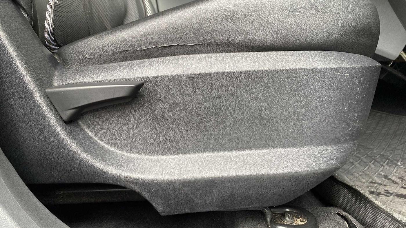 2018 Mahindra KUV 100 NXT K2 P 6 STR, Petrol, Manual, 24,467 km, Driver Side Adjustment Panel