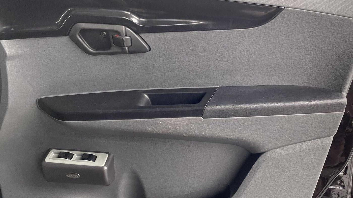 2018 Mahindra KUV 100 NXT K2 P 6 STR, Petrol, Manual, 24,467 km, Driver Side Door Panels Control