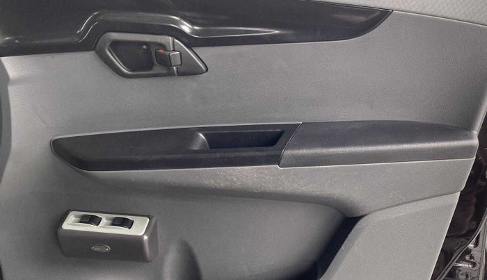 2018 Mahindra KUV 100 NXT K2 P 6 STR, Petrol, Manual, 24,467 km, Driver Side Door Panels Control