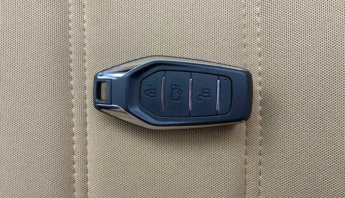 2021 Mahindra XUV500 W9, Diesel, Manual, 1,623 km, Key Close Up