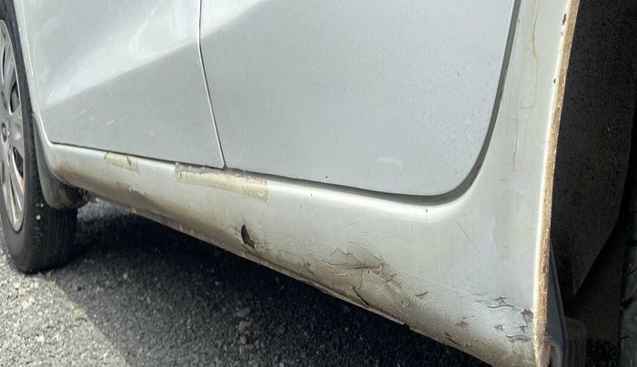 2012 Honda Brio S(O) MT, Petrol, Manual, 76,689 km, Left running board - Paint has minor damage