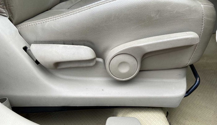 2016 Maruti Ciaz ZDI+ SHVS, Diesel, Manual, 46,242 km, Driver Side Adjustment Panel