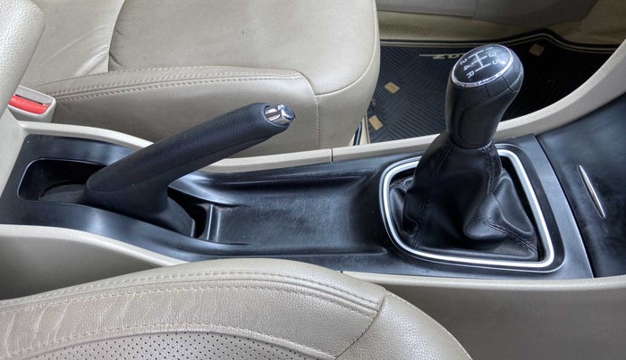 2016 Maruti Ciaz ZDI+ SHVS, Diesel, Manual, 46,242 km, Gear Lever