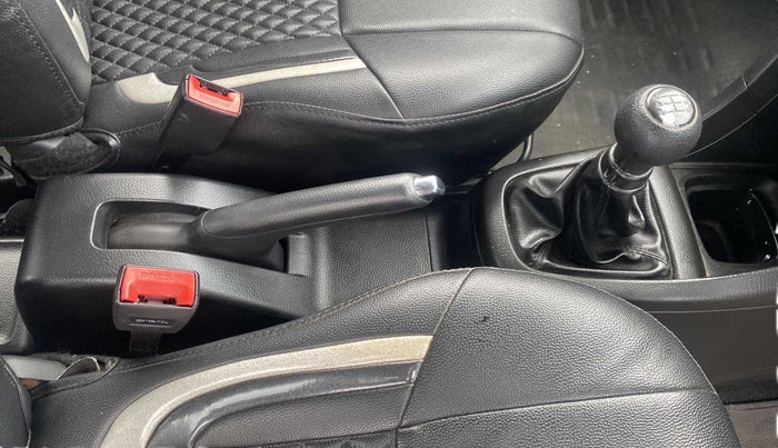 2015 Maruti Swift VXI, Petrol, Manual, 25,610 km, Gear Lever