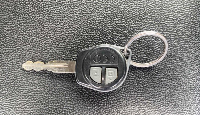 2015 Maruti Swift VXI, Petrol, Manual, 25,610 km, Key Close Up