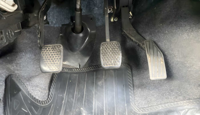 2016 Maruti Alto 800 VXI, Petrol, Manual, 37,125 km, Pedals