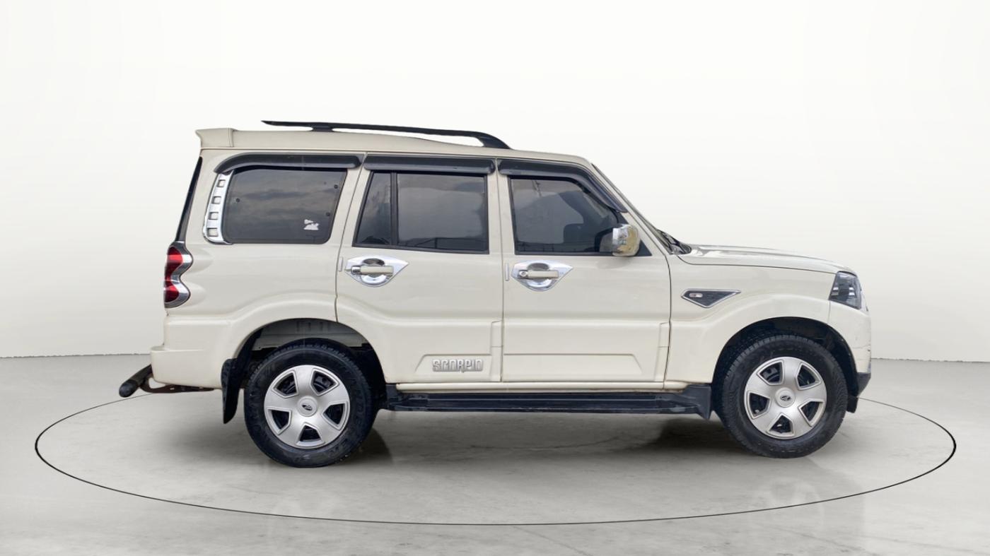 2018 Mahindra Scorpio S7, Diesel, Manual, 63,376 km, Right Side View