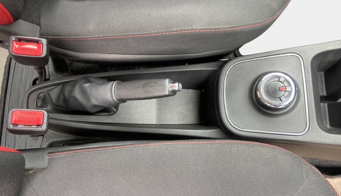 2020 Renault Kwid RXT 1.0 AMT (O), Petrol, Automatic, 8,733 km, Gear Lever