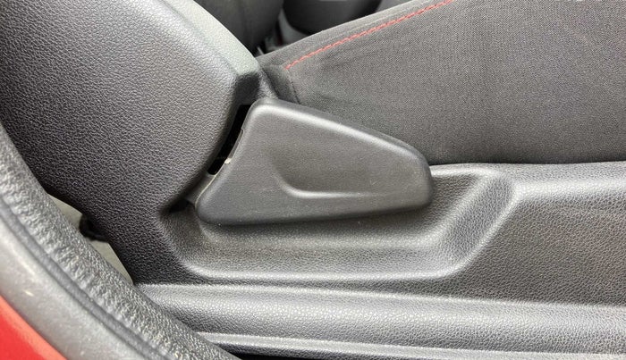 2020 Renault Kwid RXT 1.0 AMT (O), Petrol, Automatic, 8,733 km, Driver Side Adjustment Panel