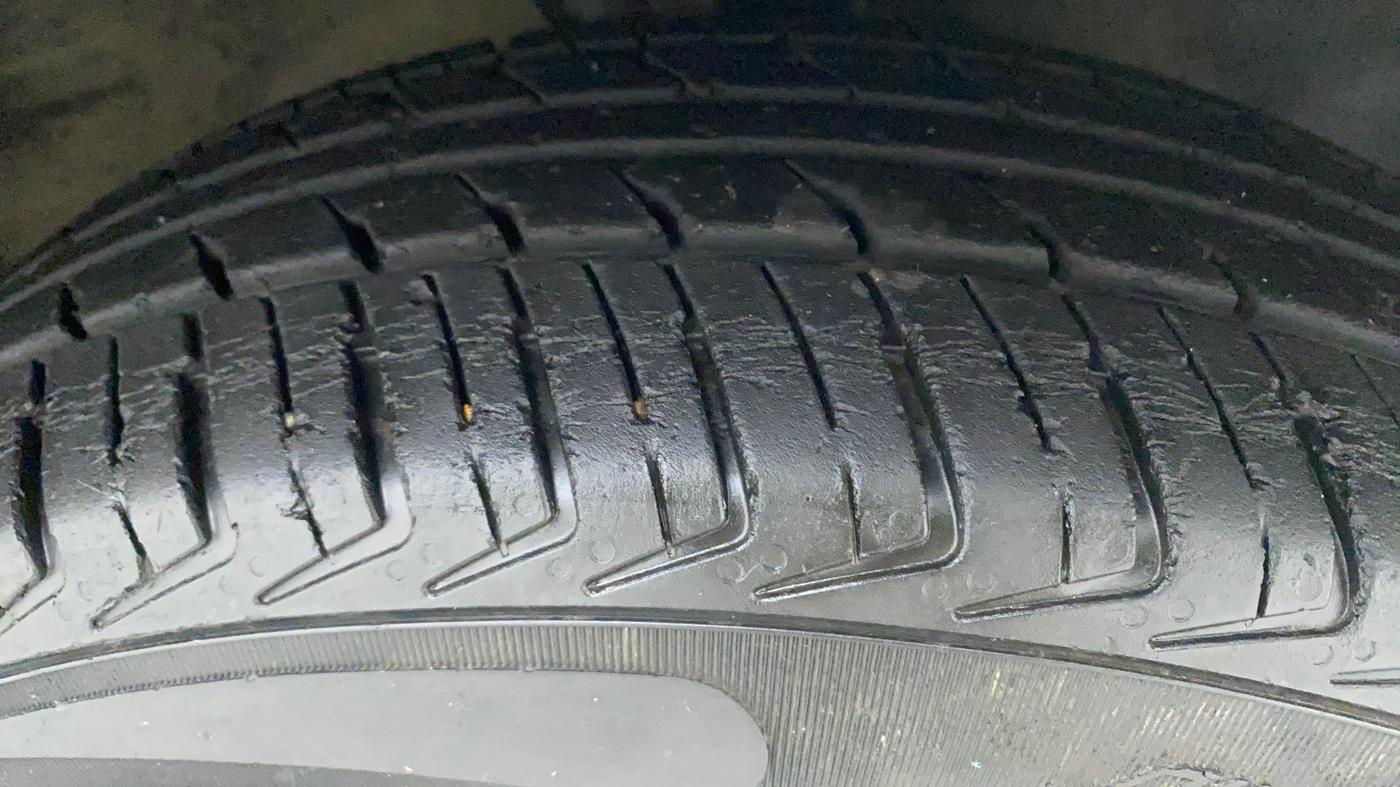 2010 Maruti A Star VXI, Petrol, Manual, 30,831 km, Right Front Tyre Tread