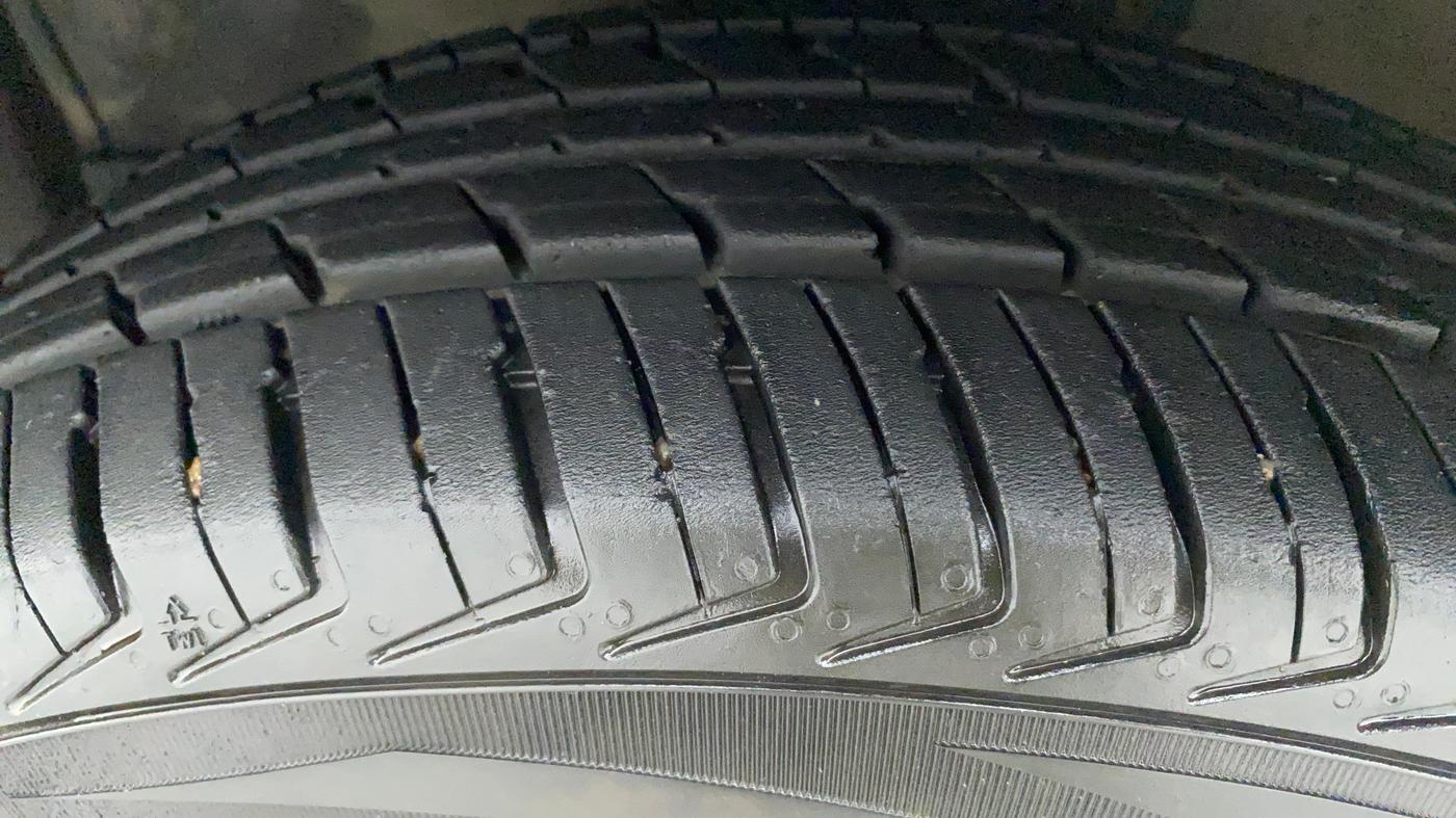 2010 Maruti A Star VXI, Petrol, Manual, 30,831 km, Left Front Tyre Tread