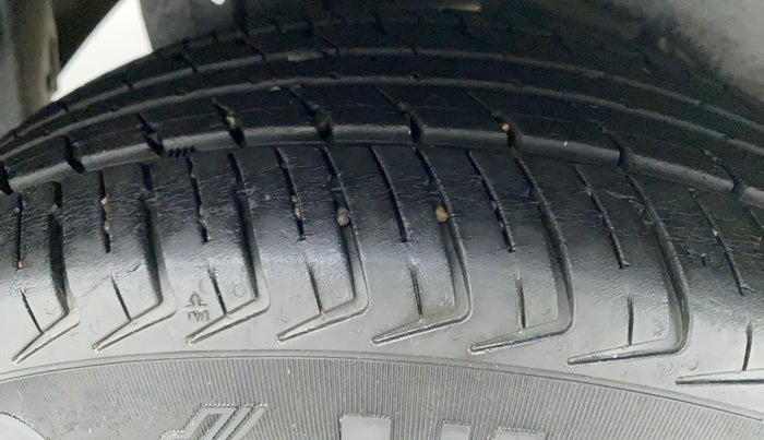 2010 Maruti A Star VXI, Petrol, Manual, 30,831 km, Right Rear Tyre Tread