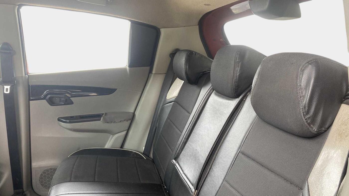 2016 Mahindra Kuv100 K8 6 STR, Petrol, Manual, 1,03,687 km, Right Side Rear Door Cabin