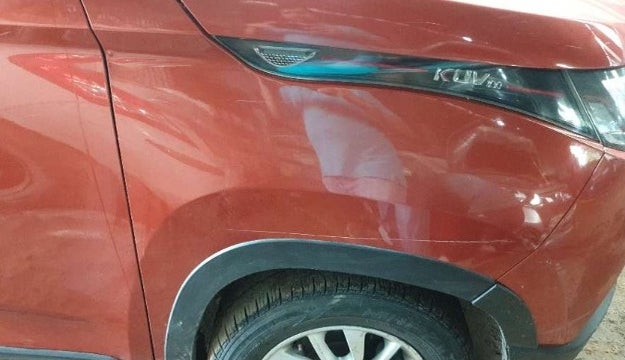 2016 Mahindra Kuv100 K8 6 STR, Petrol, Manual, 1,03,687 km, Right fender - Minor scratches