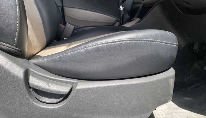 2018 Hyundai Grand i10 SPORTZ 1.2 KAPPA VTVT, Petrol, Manual, 1,12,488 km, Driver Side Adjustment Panel