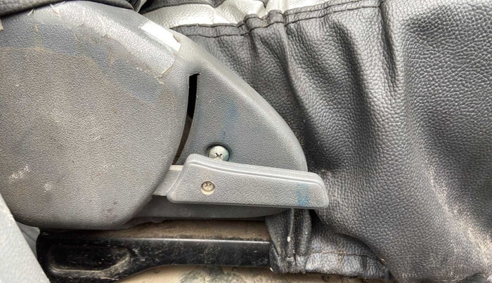 2015 Maruti Alto 800 LXI, CNG, Manual, 84,920 km, Driver Side Adjustment Panel