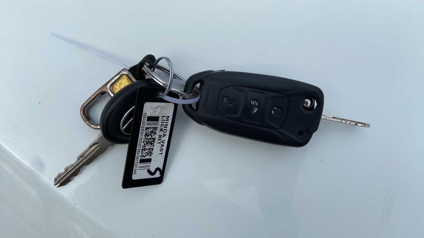 2017 Tata TIGOR XZA PETROL, CNG, Automatic, 77,621 km, Key Close Up