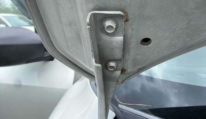 2019 Maruti Swift LXI, Petrol, Manual, 30,138 km, Bonnet (hood) - Slight discolouration