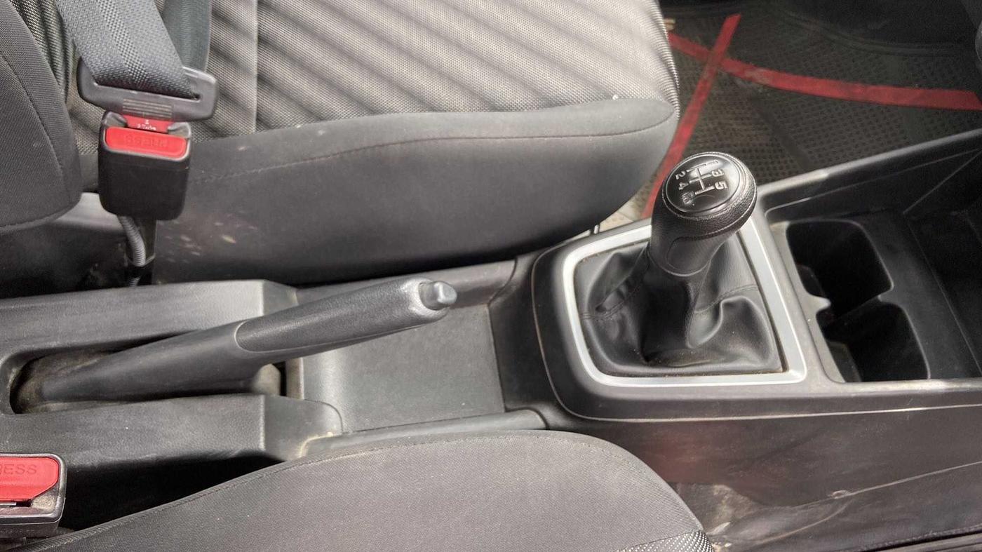 2019 Maruti Swift LXI, Petrol, Manual, 30,138 km, Gear Lever
