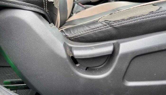 2018 Hyundai Elite i20 MAGNA EXECUTIVE 1.2, Petrol, Manual, 45,332 km, Driver Side Adjustment Panel