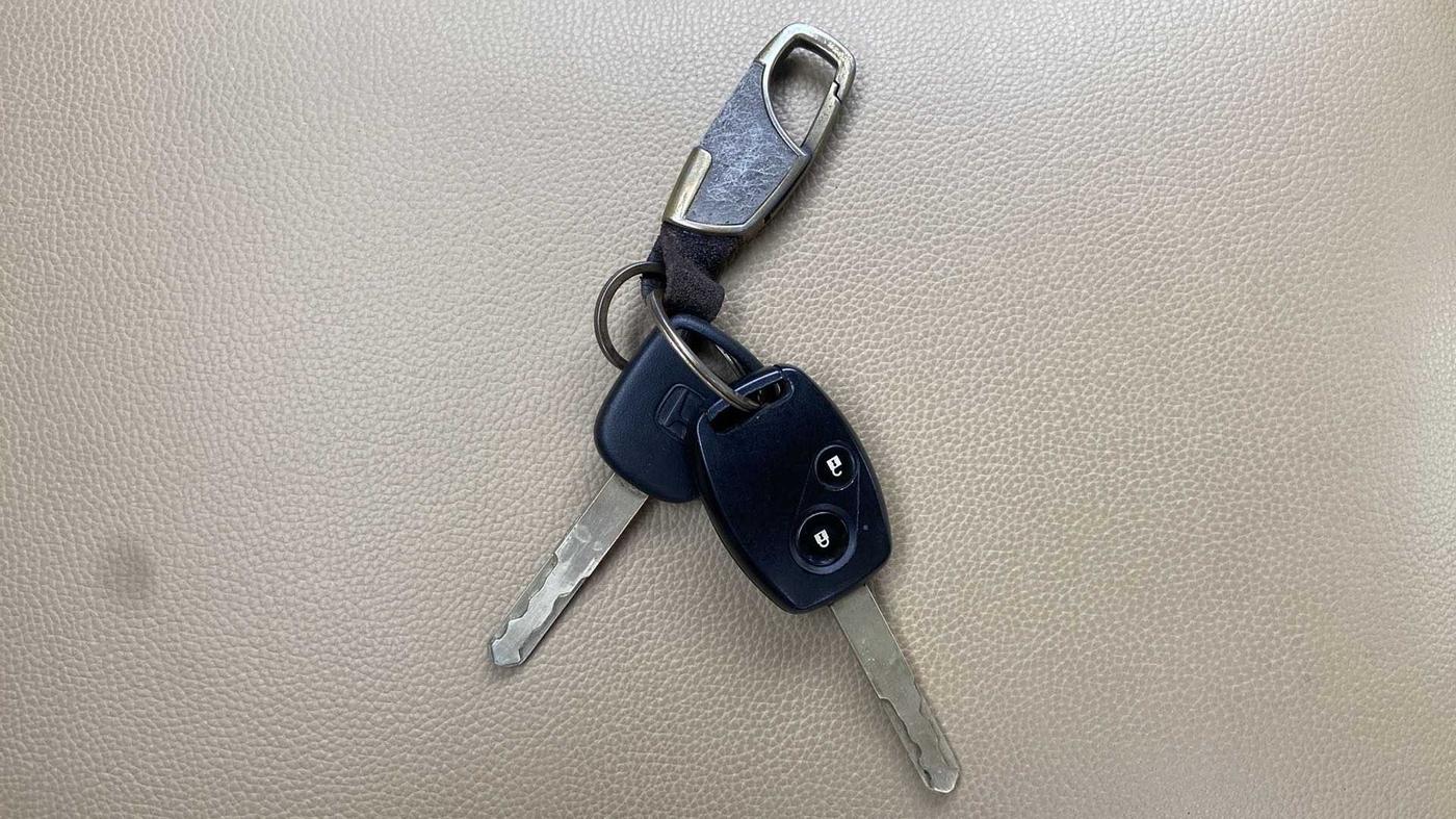 2013 Honda Amaze 1.2L I-VTEC VX AT, CNG, Automatic, 61,826 km, Key Close Up