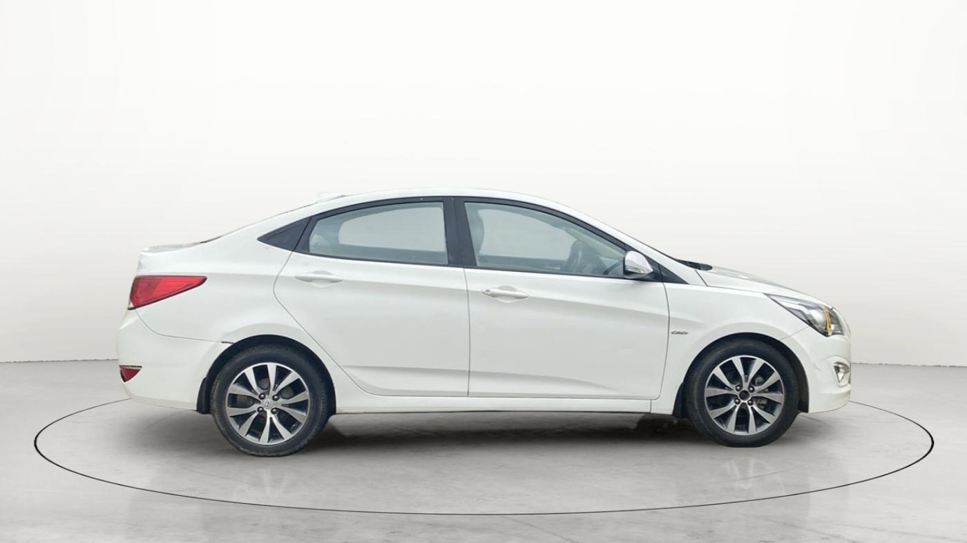 2016 Hyundai Verna 1.6 CRDI SX, Diesel, Manual, Right Side View